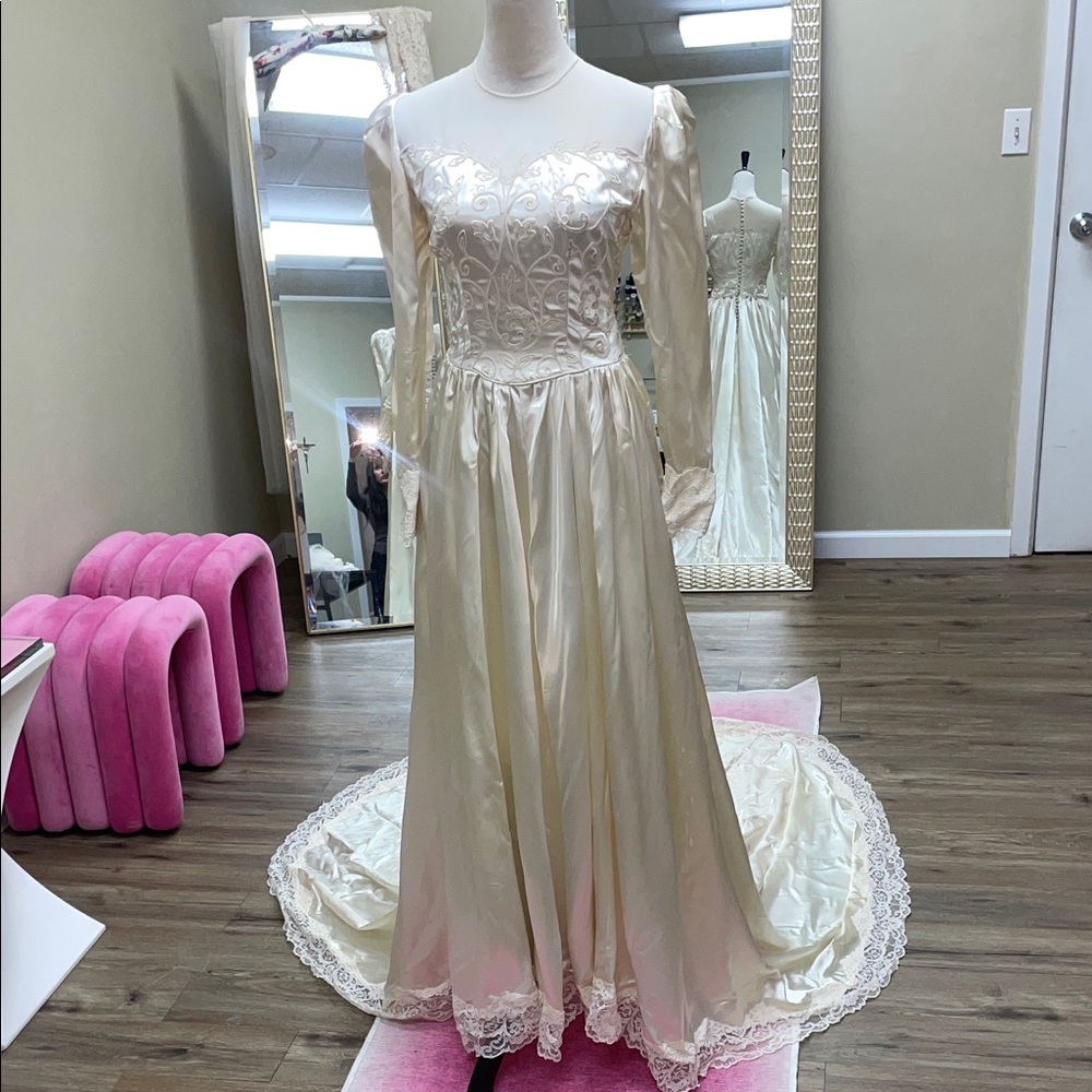 1970S WEDDING GOWN!!!!